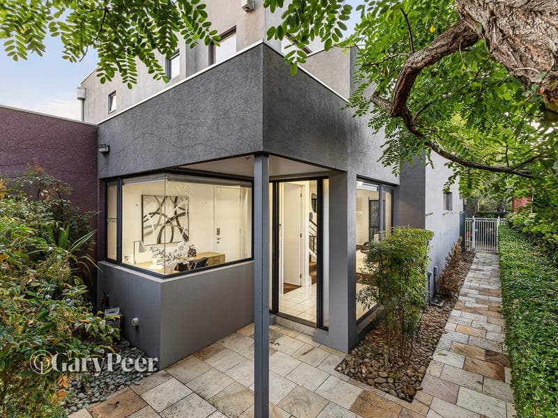 2/21 Allison Road, Elsternwick