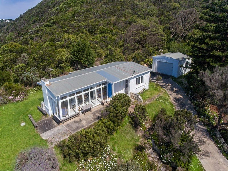 3 PEACOCKS ROAD