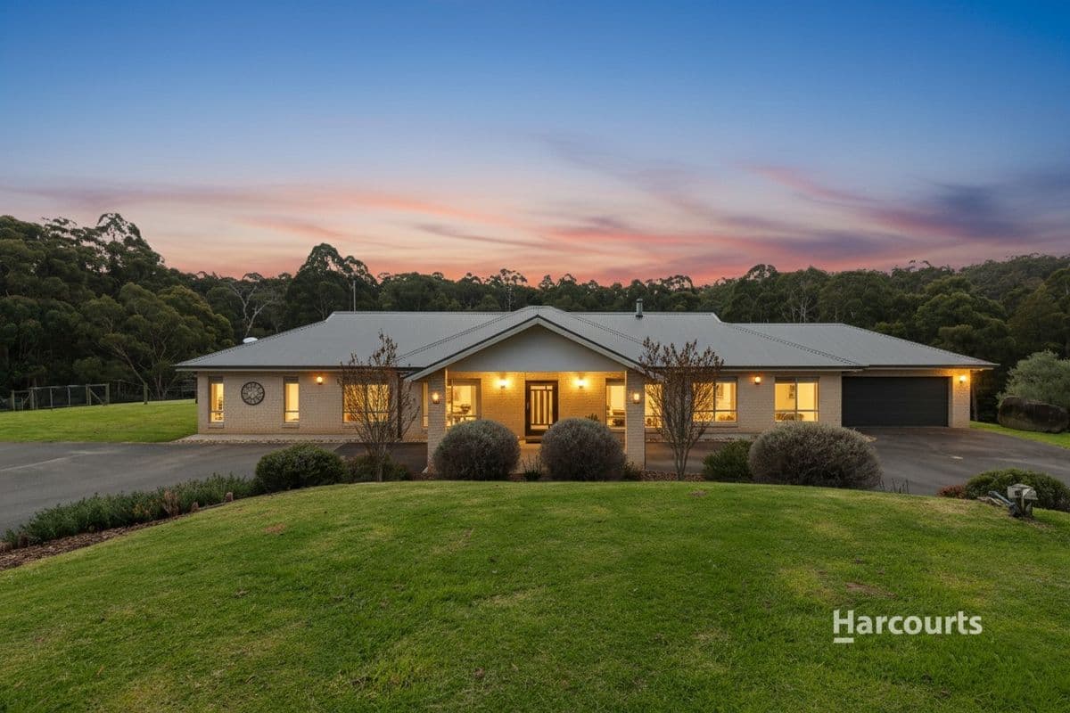 15 Twin Creeks Road