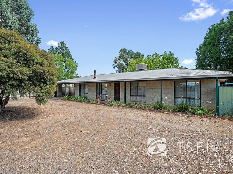 9 Pine Grove, Goornong