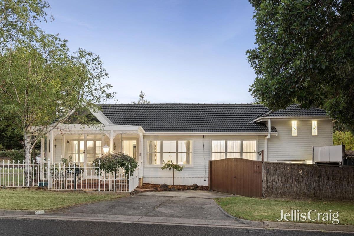 17 ALVENA CRESCENT