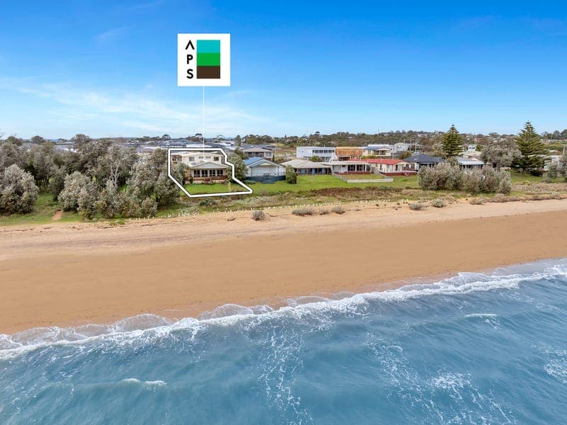 93 Champ Elysees Esplanade