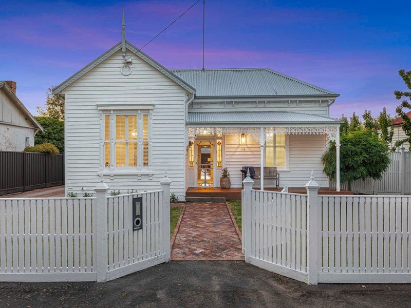 518 Drummond Street South