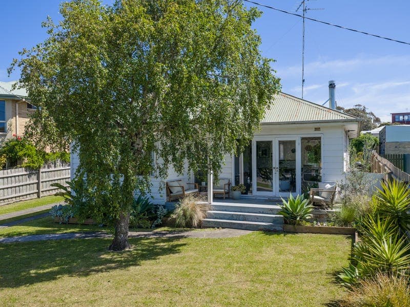 15 Bruce Street, Inverloch