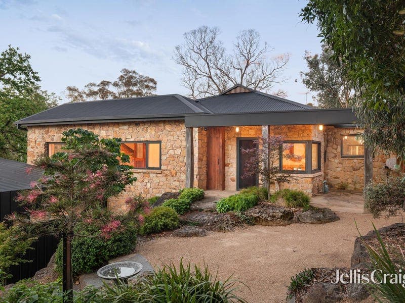 8 Kangaroo Ground-Warrandyte Road, North Warrandyte