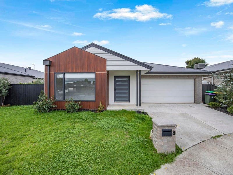 8 Estlley Court, Canadian