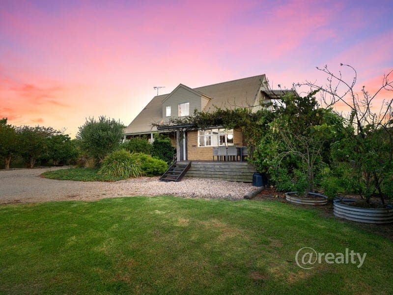 1073 Loch-Kernot Road, Kernot