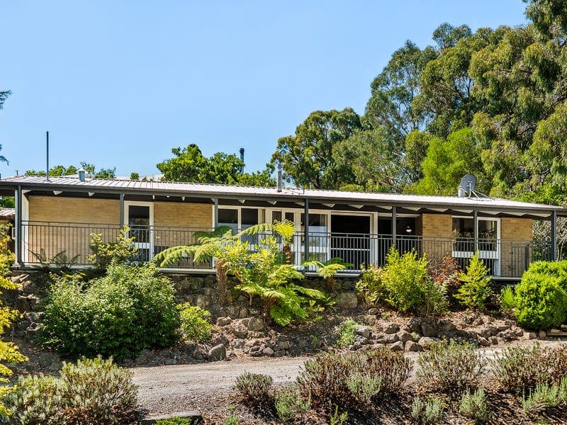 8 Beaconsfield-Emerald Road, Beaconsfield Upper