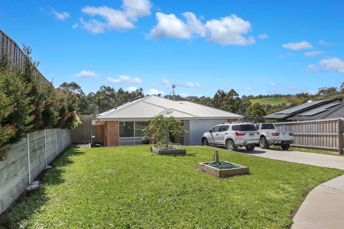 19 Kookaburra Grove