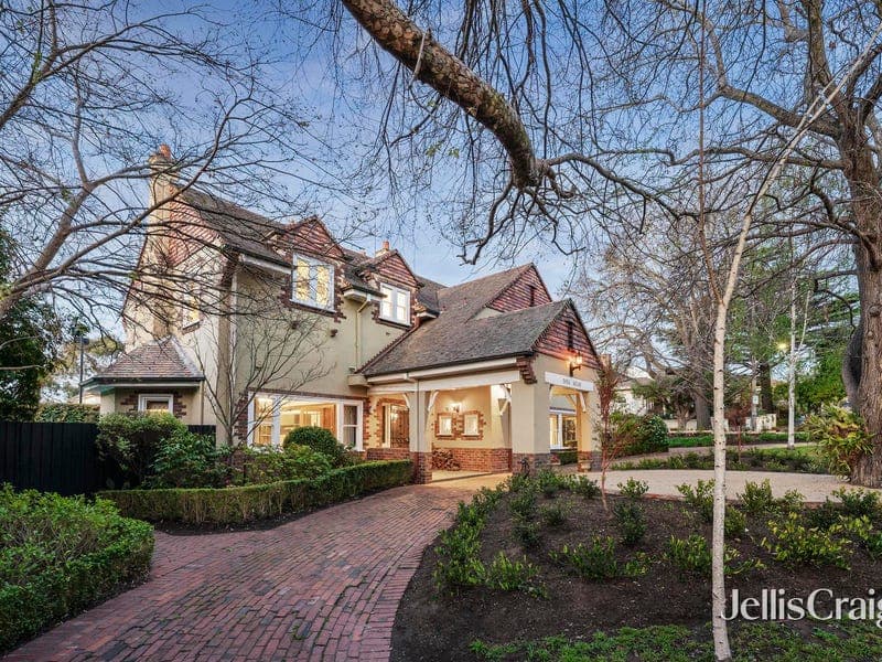 11 Chatfield Avenue, Deepdene