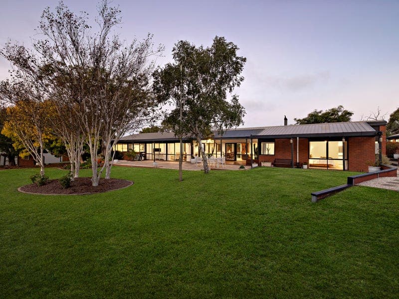 60 Rosedale Grove, Frankston South