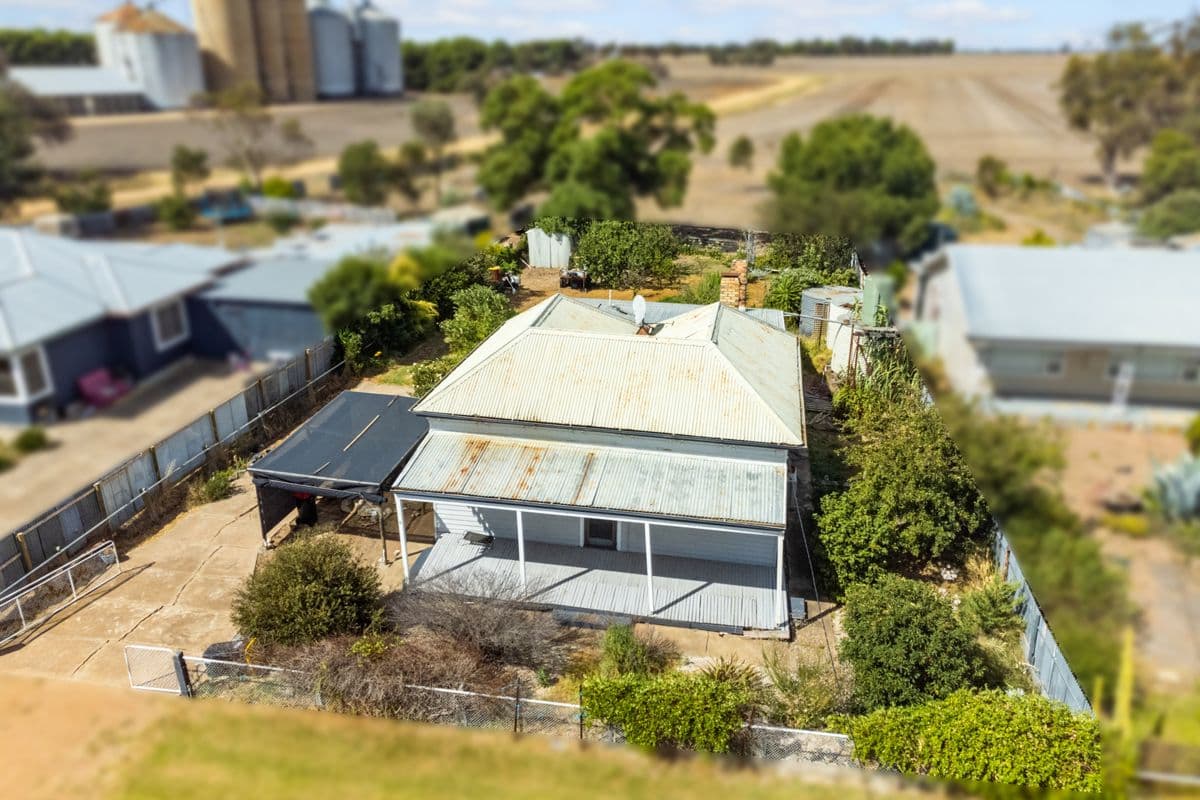 5 McLennan Street