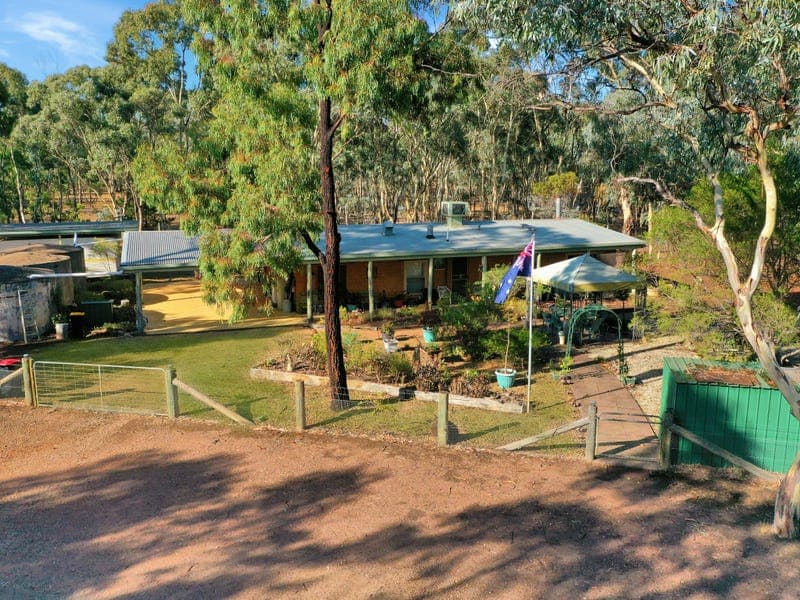 42 Glenvale Road, Deep Lead