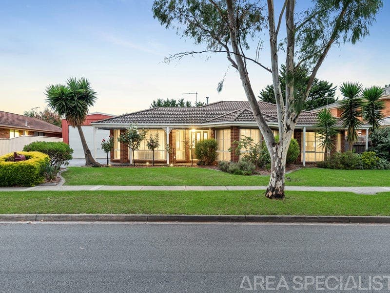 14 Greenslopes Drive, Carrum Downs