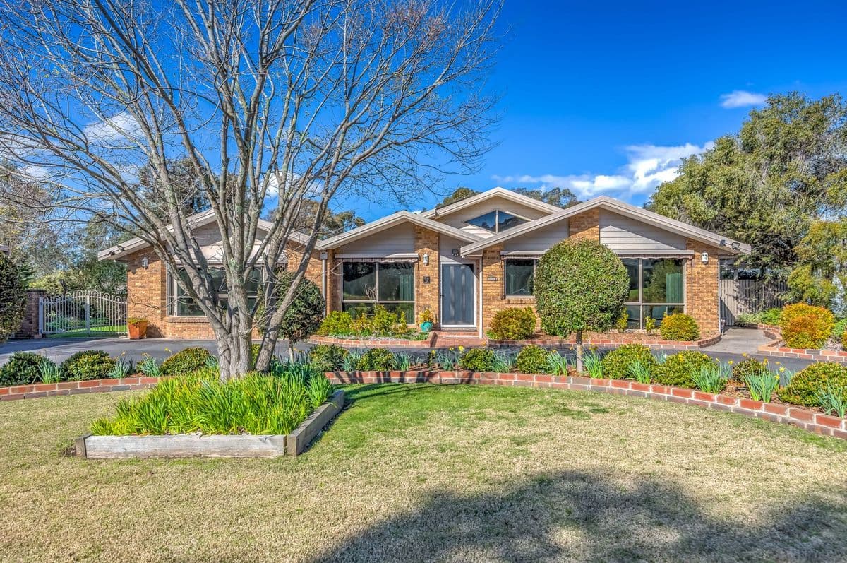 9 MALIBU PLACE