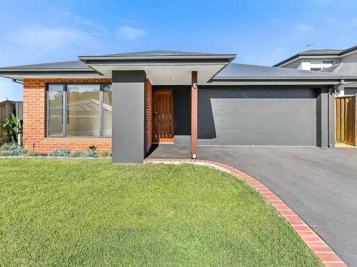 17 Chesney Rise, Officer