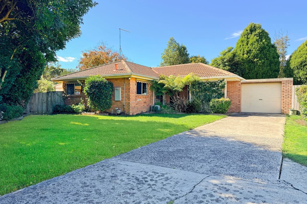 2/11 BRENTWOOD COURT