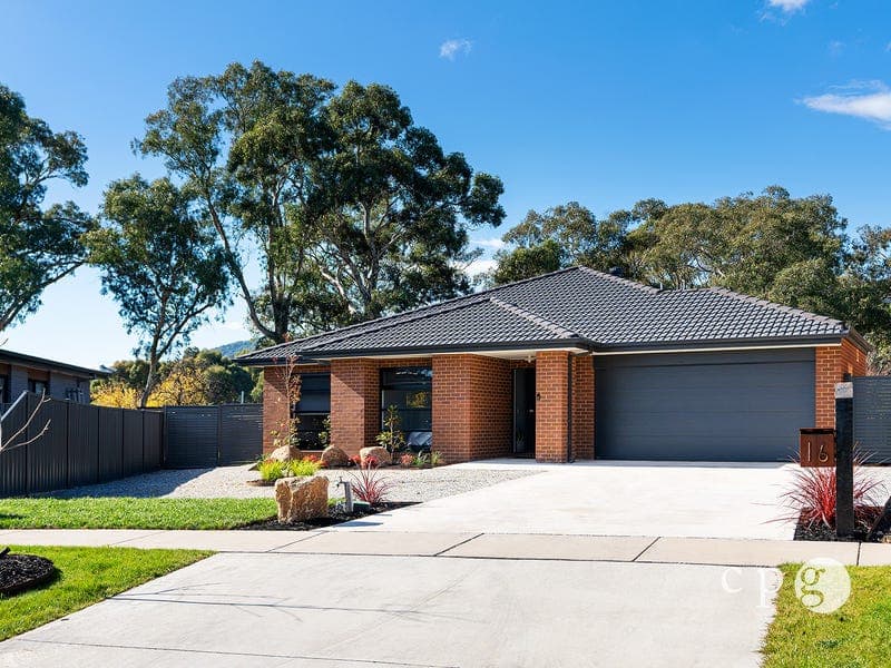 16 Molly Drive, Harcourt