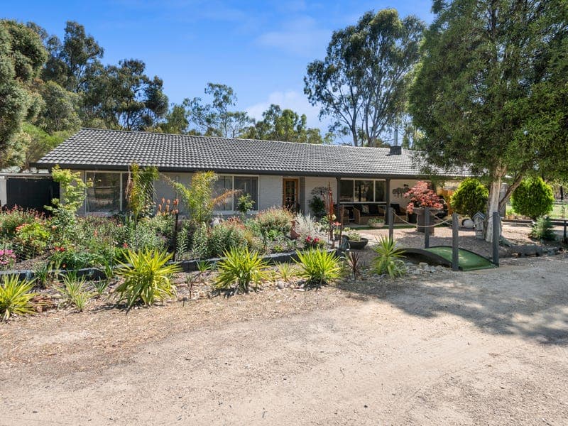 411 Huntly-Fosterville Road, Bagshot