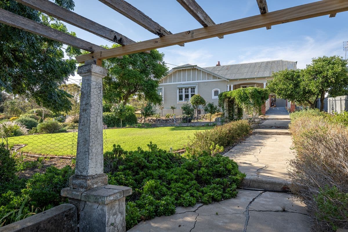 19-21 BROADWAY STREET