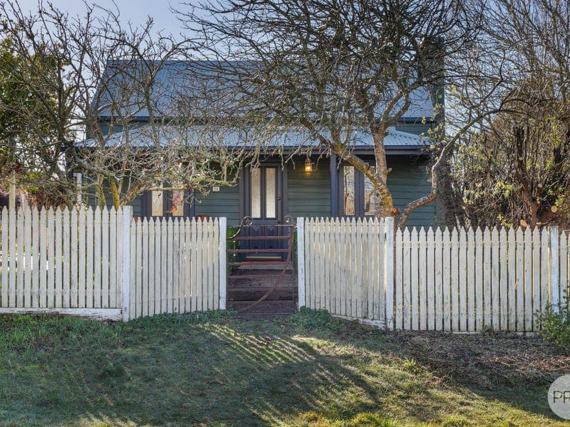 24 Quarry Road, Kingston