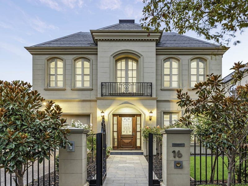 16 Hertford Crescent, Balwyn