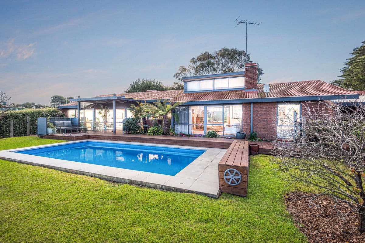 1090 Princes Highway