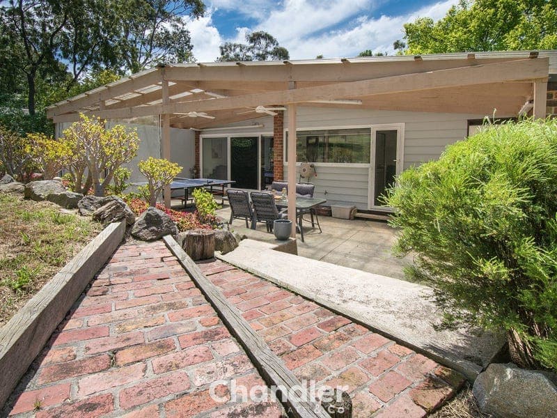 8 Glen Road, Belgrave Heights