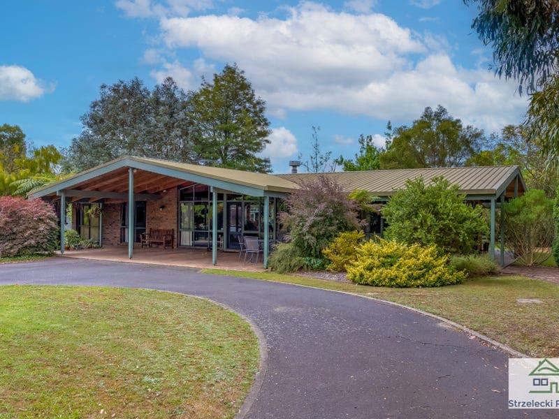 3919 Old Sale Road, Westbury