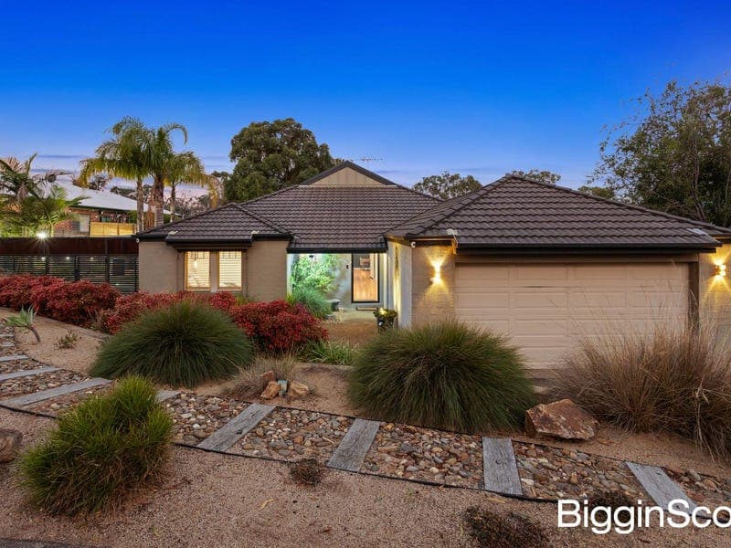 8 Wineview Lane, Frankston South