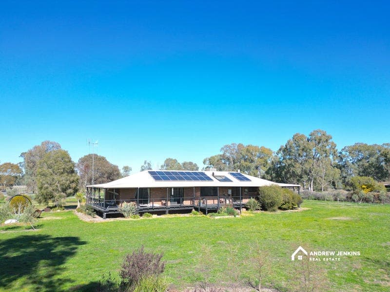 90 Green Lane, Koonoomoo