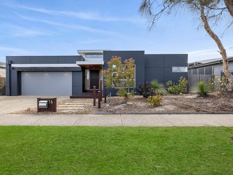 16 Ballyliffen Crescent, Torquay