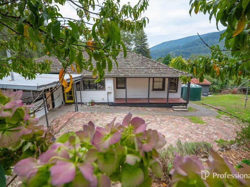 35 Riverside Drive, Warburton