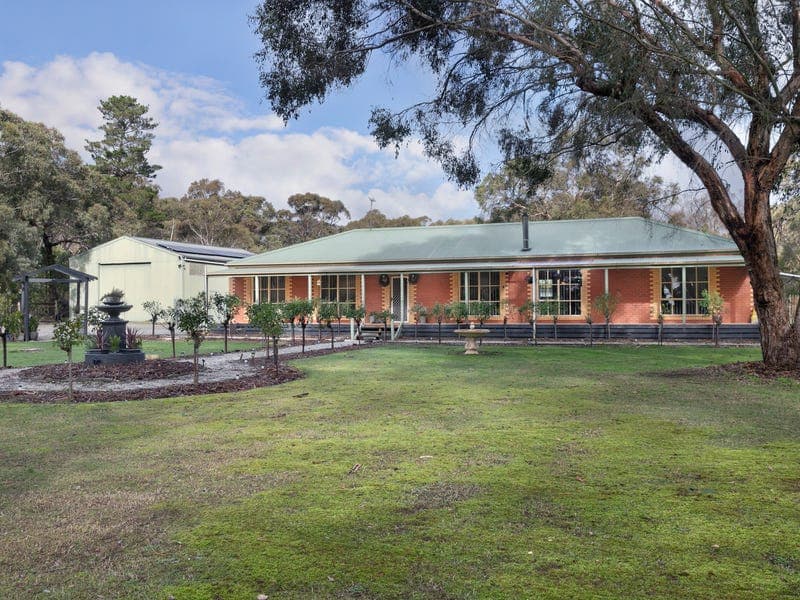 65 Lemajics Road, Scarsdale