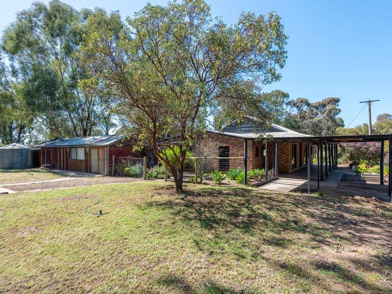 11 Salisbury-Woorak Road