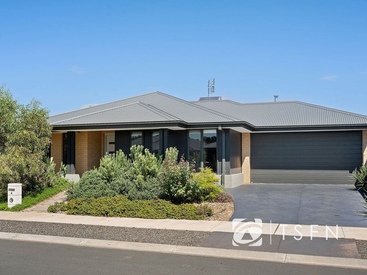 4 Bradfield Loop