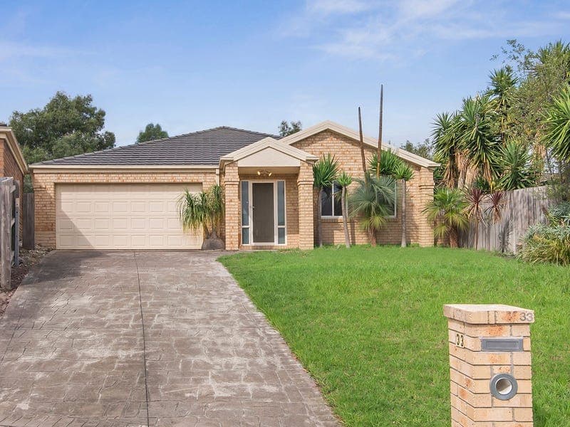 33 Clifton Park Drive, Carrum Downs