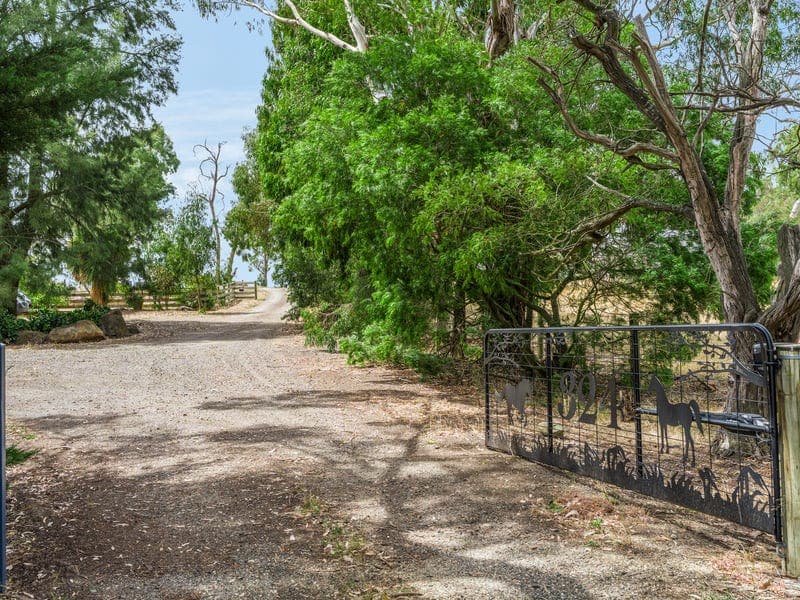 324 Elaine-Egerton Road, Elaine