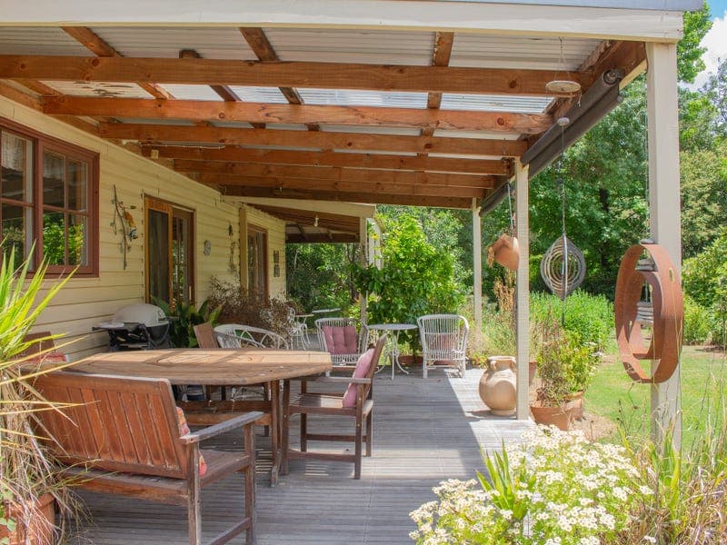 1235 Mansfield-Woods Point Road, Piries