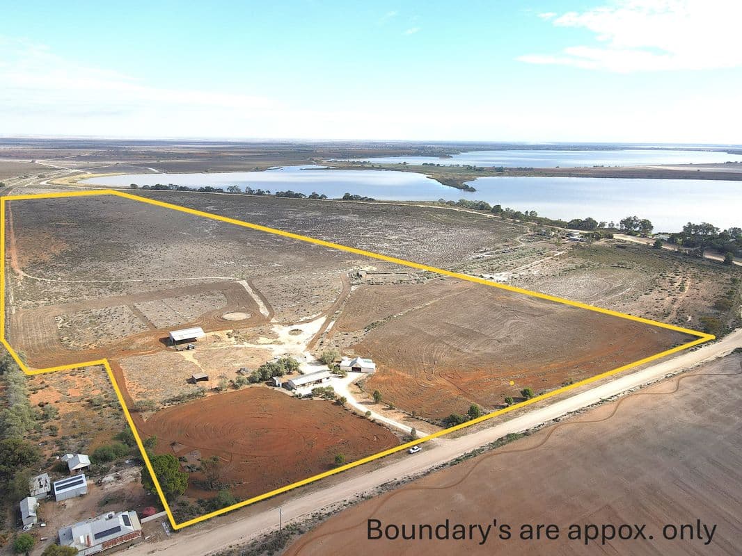 3269 LAKE CHARM-QUAMBATOOK ROAD