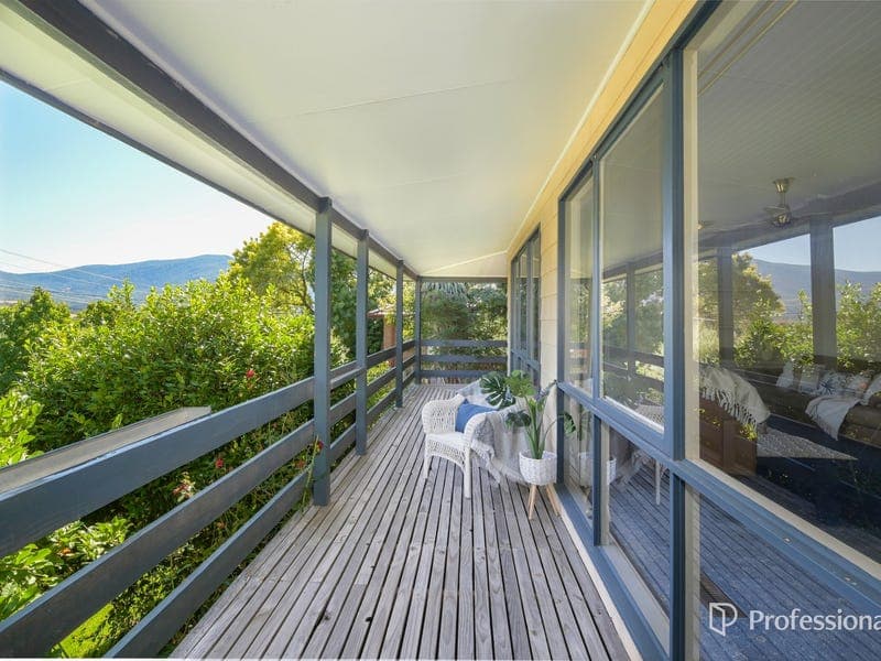 38 Alpine Boulevard, Launching Place