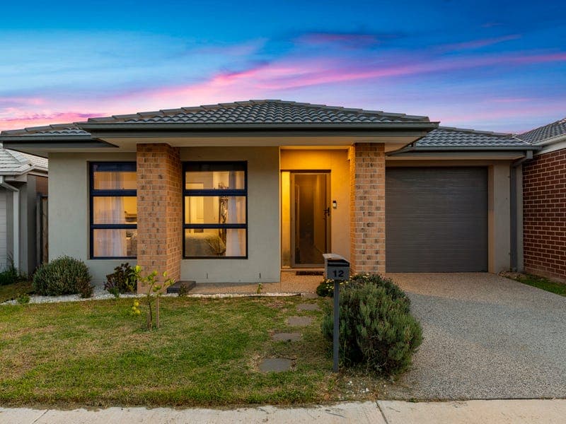 12 Greenhouse Grange, Officer