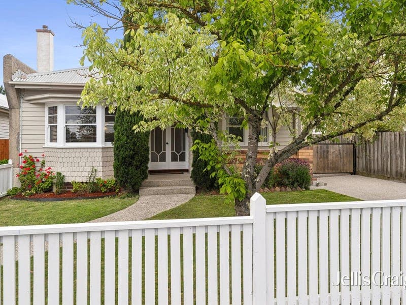 206 Pleasant Street South, Newington