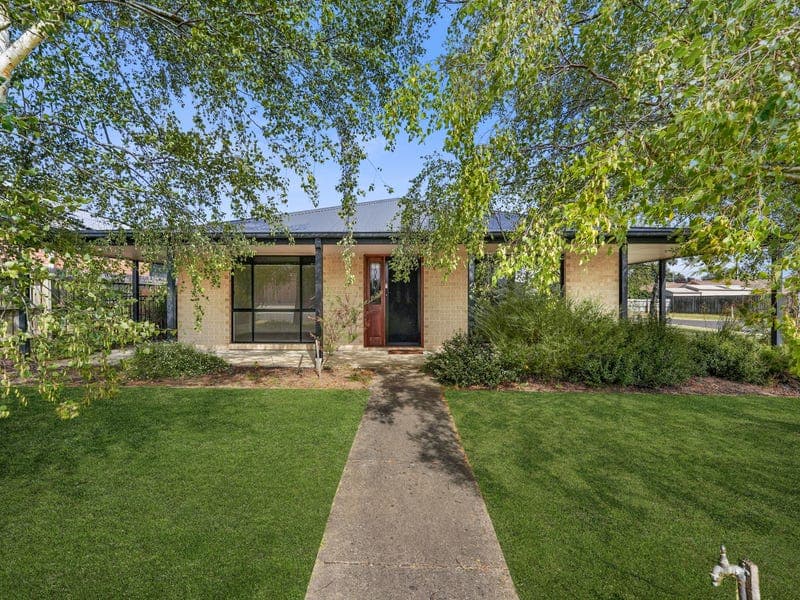 4 Poplar Close, Trafalgar