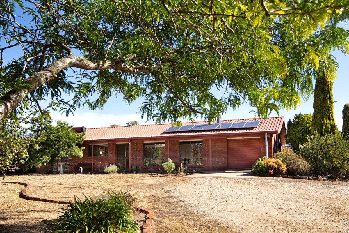 7568 Midland Highway