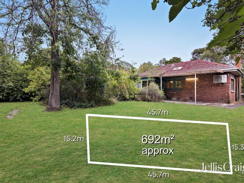 207 Whitehorse Road, Blackburn