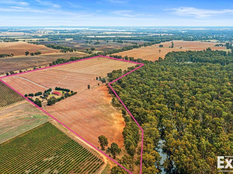 7076 Murray Valley Highway, Esmond