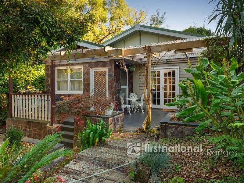 2087 Wellington Road, Clematis
