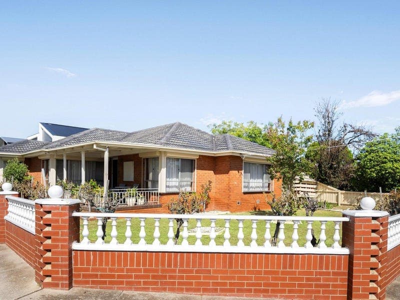 16 Quinn Grove, Keilor East