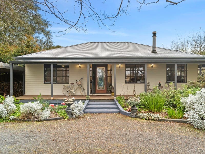 698 James Lane, Trentham East